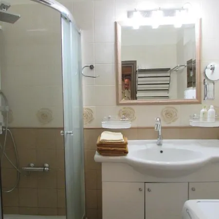 το σπιτι με την σπηλιά 度假居 *