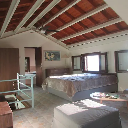 度假居 το σπιτι με την σπηλιά