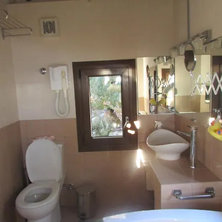 το σπιτι με την σπηλιά 度假居 *