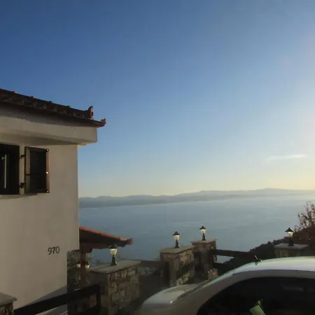 度假居 το σπιτι με την σπηλιά