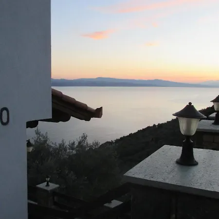 το σπιτι με την σπηλιά 普拉坦亚斯