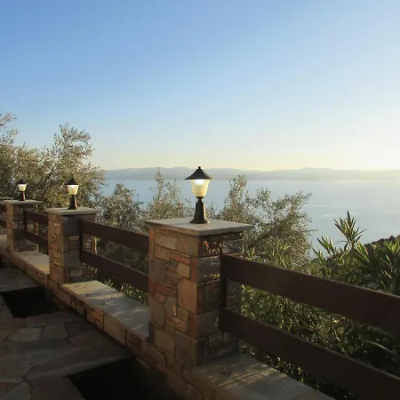 το σπιτι με την σπηλιά 普拉坦亚斯