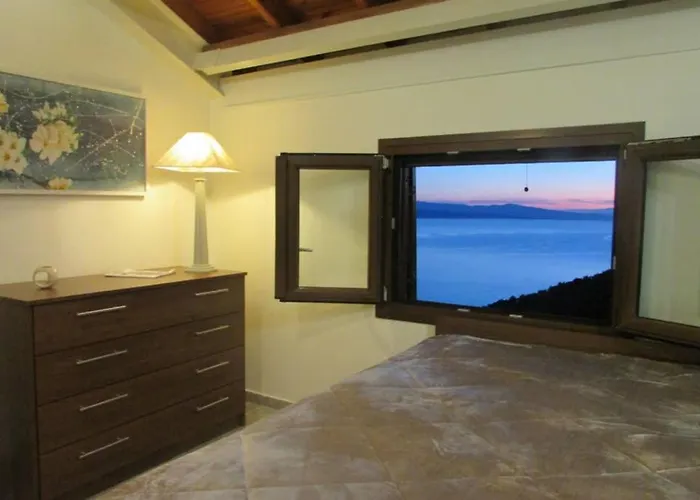 το σπιτι με την σπηλιά * Platanias (Thessaly)