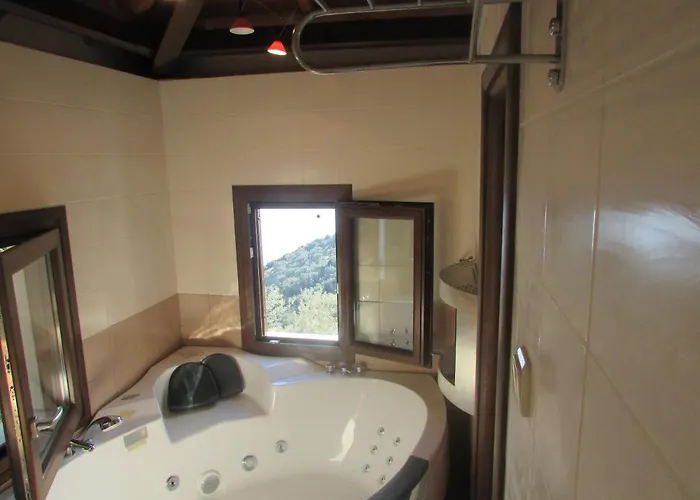 το σπιτι με την σπηλιά * Platanias (Thessaly)