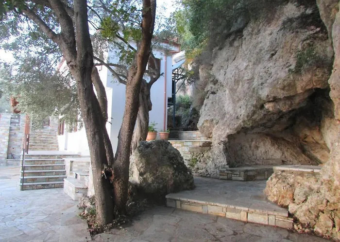 το σπιτι με την σπηλιά * Platanias (Thessaly)