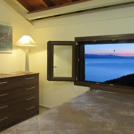 το σπιτι με την σπηλιά * Platanias (Thessaly)