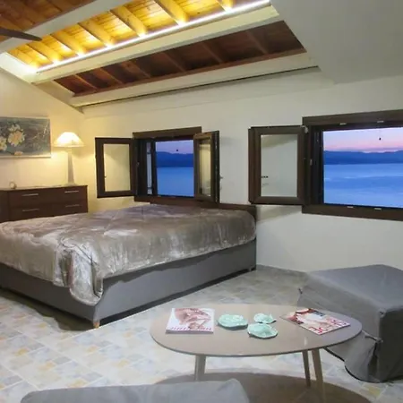 το σπιτι με την σπηλιά Платаньяс