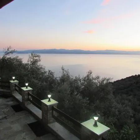 το σπιτι με την σπηλιά Дом отдыха Платаньяс