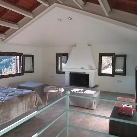 Дом отдыха το σπιτι με την σπηλιά *