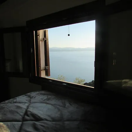 το σπιτι με την σπηλιά Платаньяс