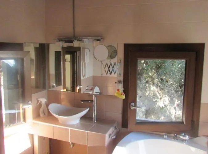 το σπιτι με την σπηλιά